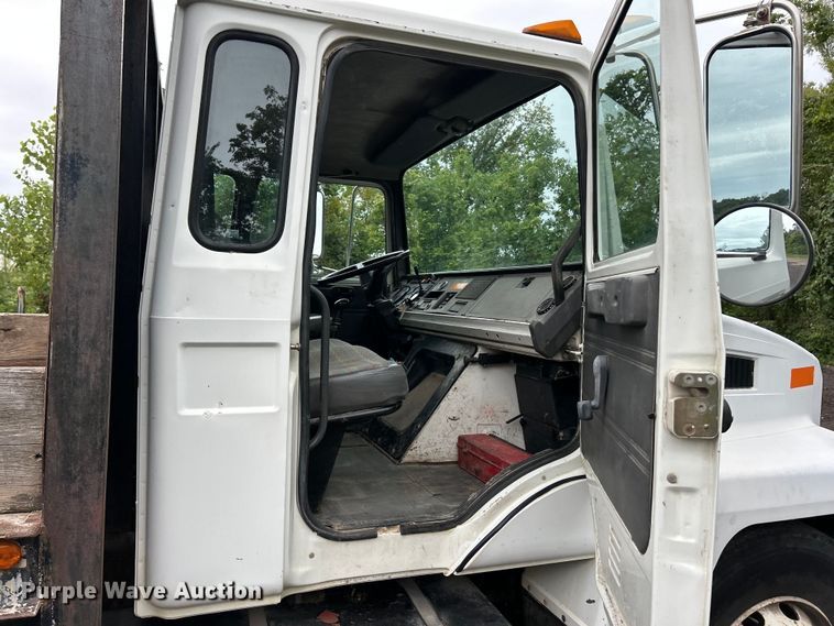 image for item EK3040 1998 Mack CS200P flatbed truck