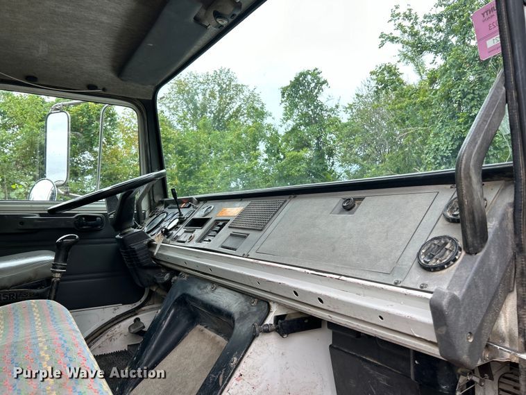 image for item EK3040 1998 Mack CS200P flatbed truck