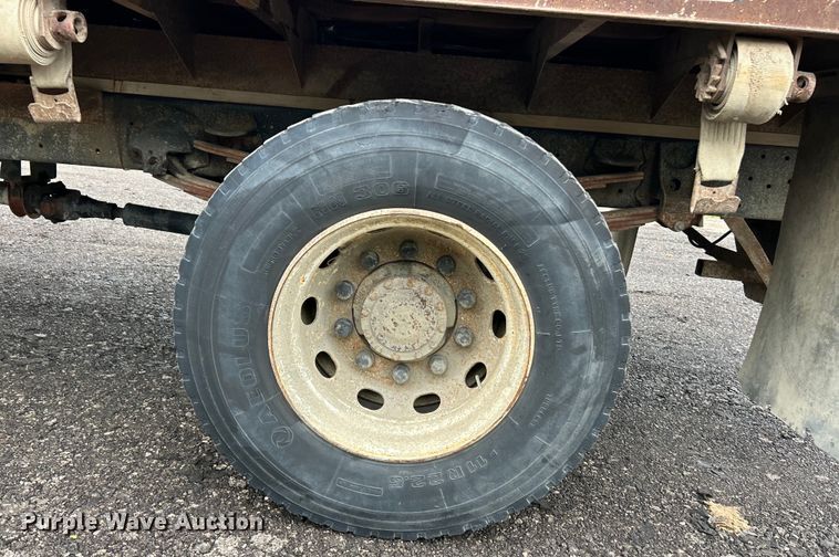 image for item EK3040 1998 Mack CS200P flatbed truck