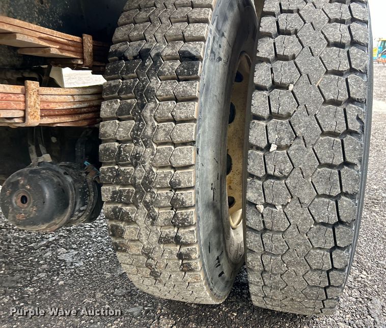 image for item EK3040 1998 Mack CS200P flatbed truck