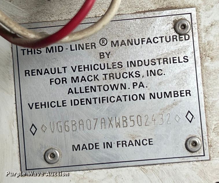 image for item EK3040 1998 Mack CS200P flatbed truck