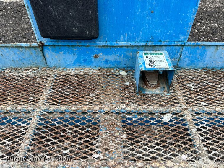 image for item EK3042 1999 Genie  S60 boom lift