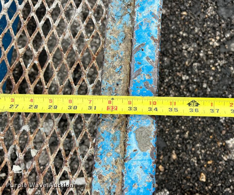 image for item EK3042 1999 Genie  S60 boom lift