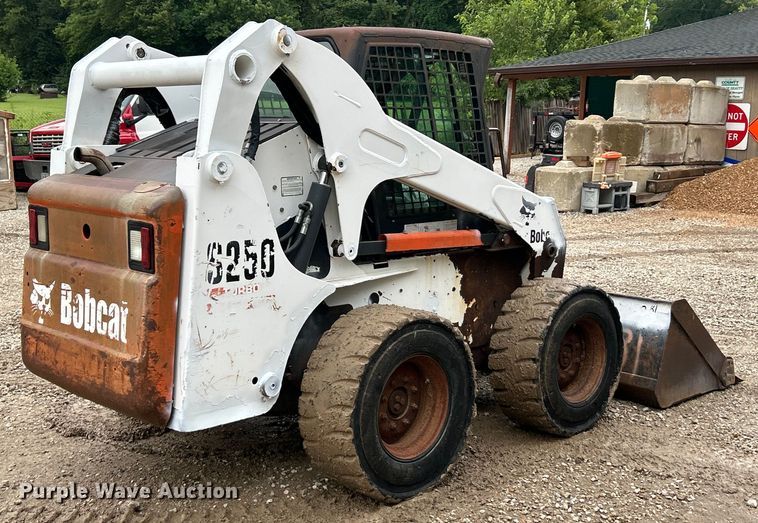 image for item EK3043 2003 Bobcat  S250 skid steer loader