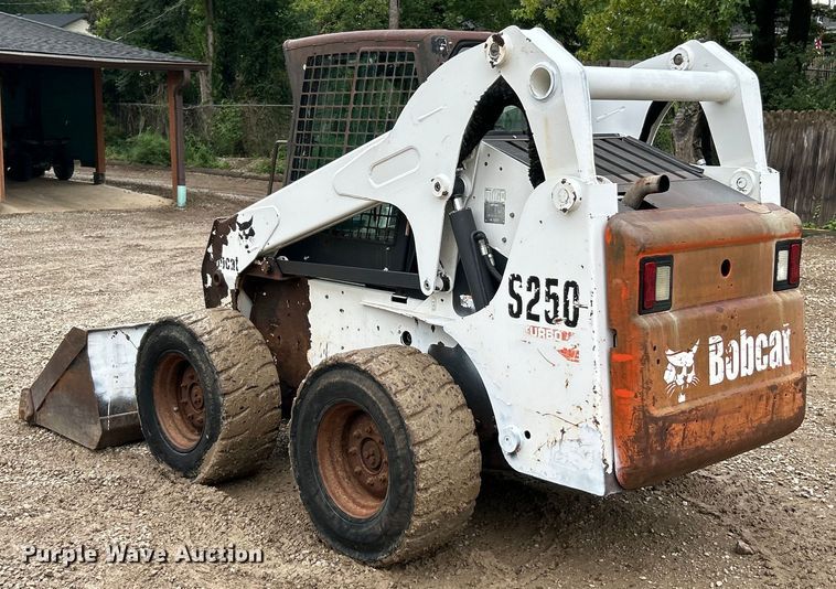 image for item EK3043 2003 Bobcat  S250 skid steer loader