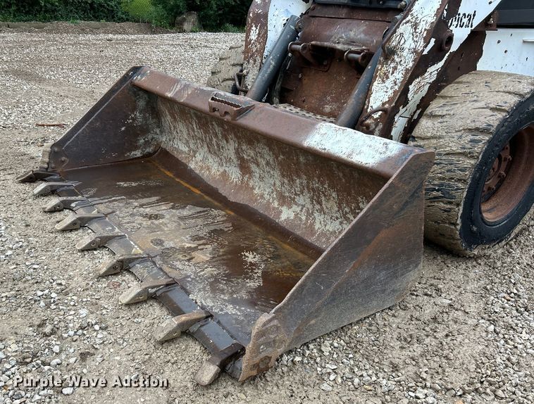 image for item EK3043 2003 Bobcat  S250 skid steer loader