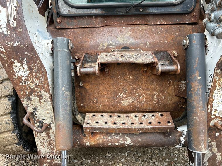 image for item EK3043 2003 Bobcat  S250 skid steer loader