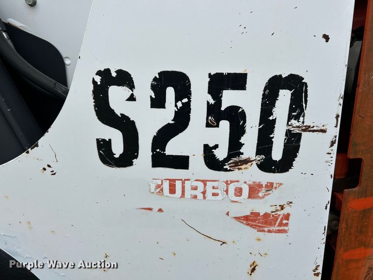 image for item EK3043 2003 Bobcat  S250 skid steer loader