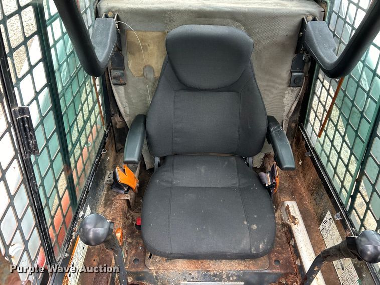 image for item EK3043 2003 Bobcat  S250 skid steer loader