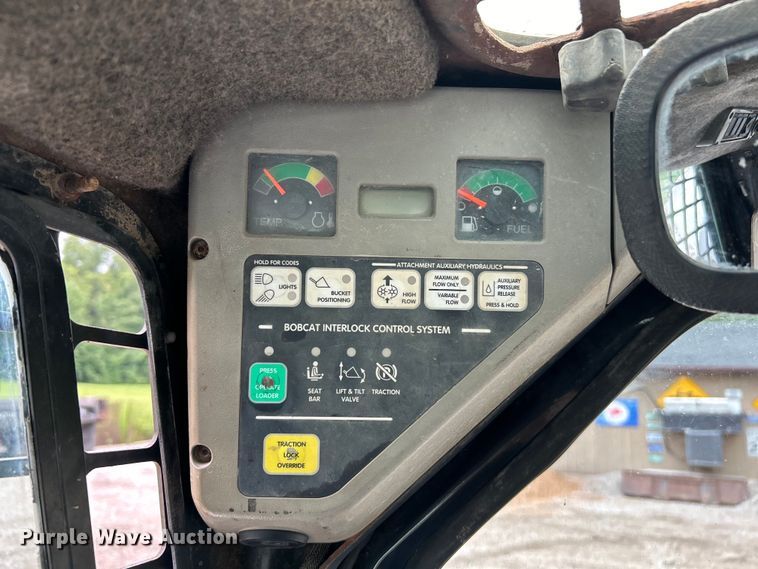 image for item EK3043 2003 Bobcat  S250 skid steer loader