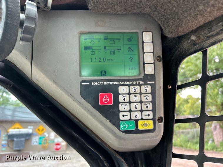 image for item EK3043 2003 Bobcat  S250 skid steer loader