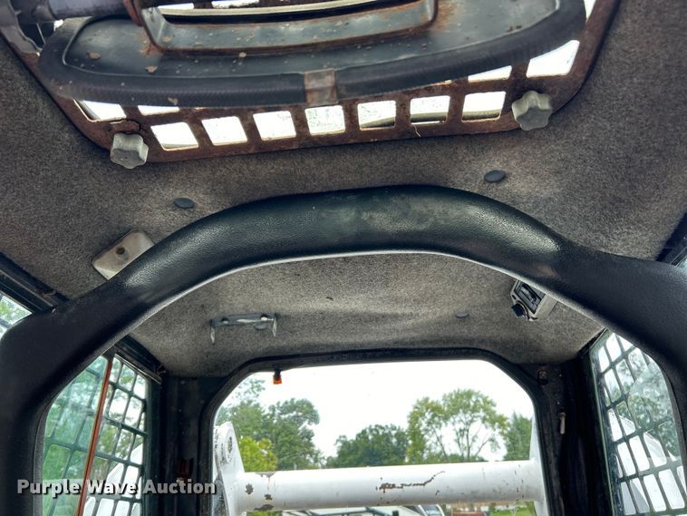 image for item EK3043 2003 Bobcat  S250 skid steer loader