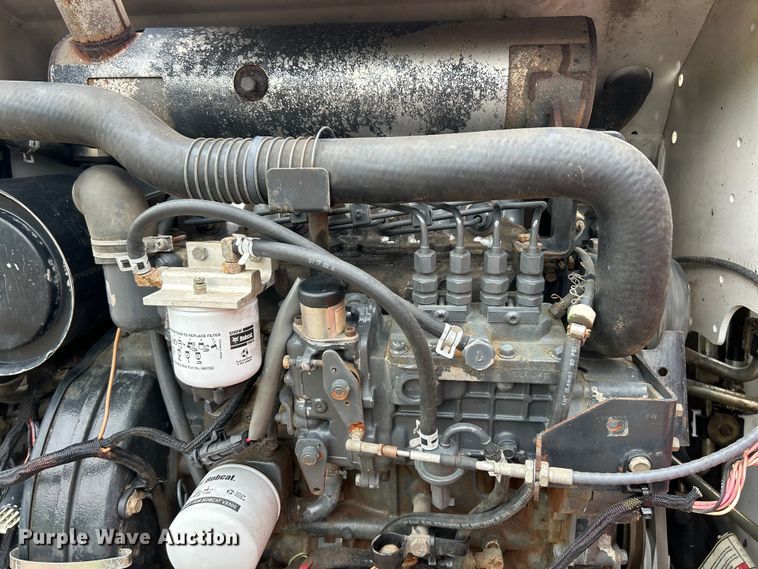 image for item EK3043 2003 Bobcat  S250 skid steer loader