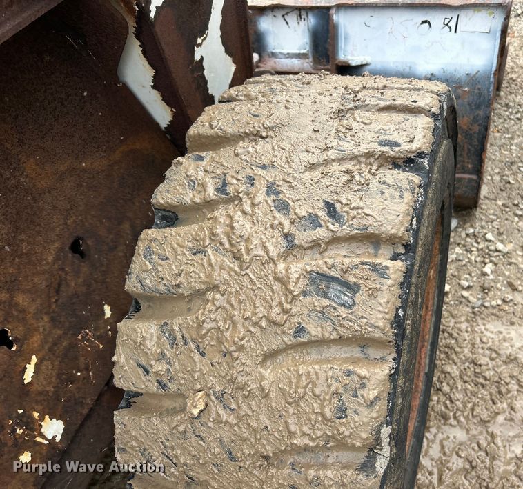 image for item EK3043 2003 Bobcat  S250 skid steer loader