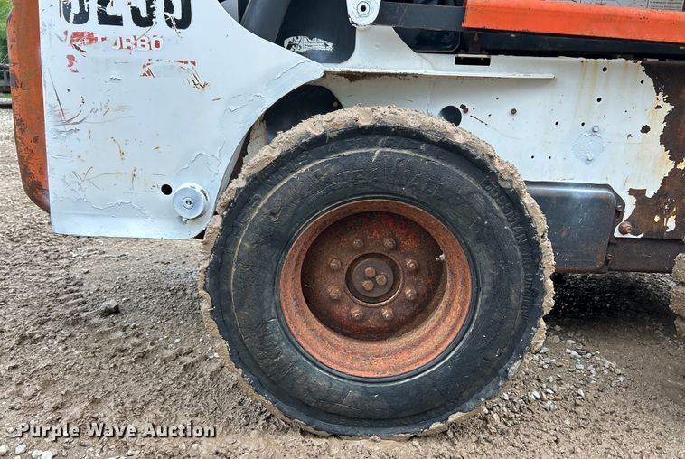 image for item EK3043 2003 Bobcat  S250 skid steer loader