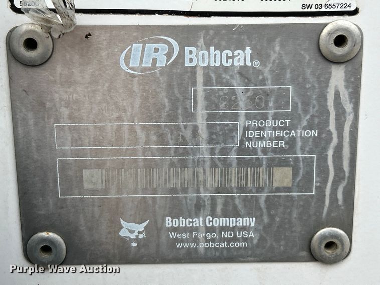 image for item EK3043 2003 Bobcat  S250 skid steer loader