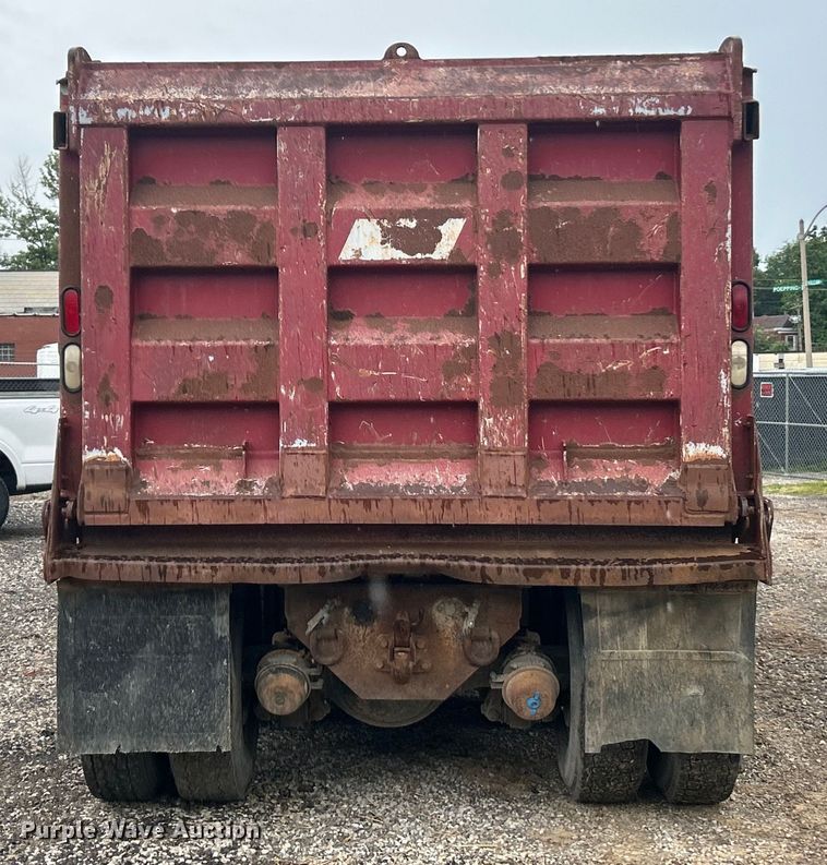 image for item EK3051 1997 Ford LT9000 dump truck