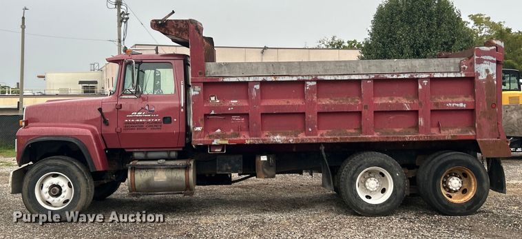 image for item EK3051 1997 Ford LT9000 dump truck