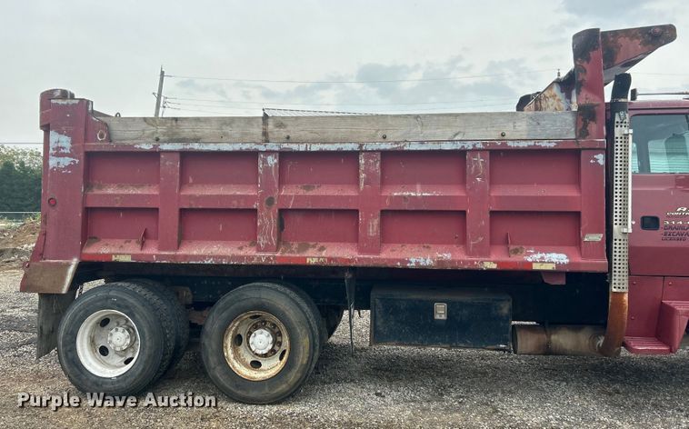 image for item EK3051 1997 Ford LT9000 dump truck