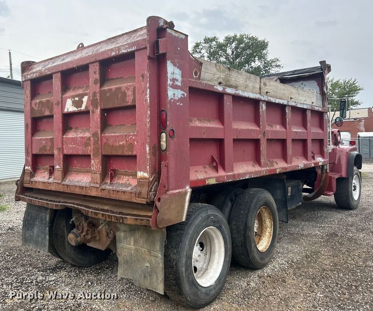 image for item EK3051 1997 Ford LT9000 dump truck