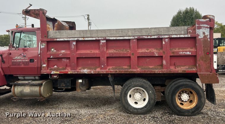 image for item EK3051 1997 Ford LT9000 dump truck