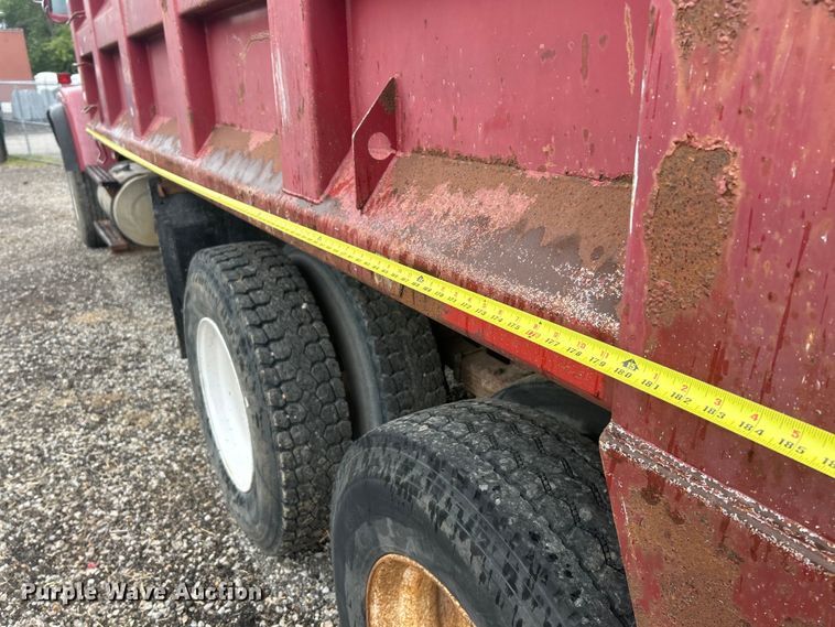 image for item EK3051 1997 Ford LT9000 dump truck