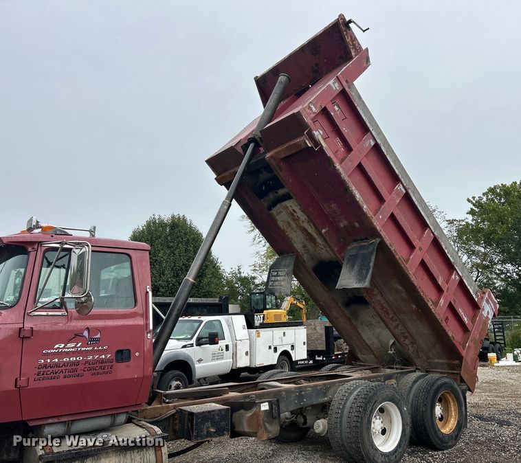 image for item EK3051 1997 Ford LT9000 dump truck