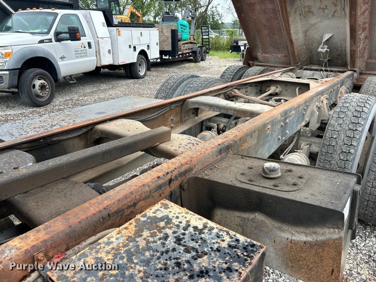 image for item EK3051 1997 Ford LT9000 dump truck