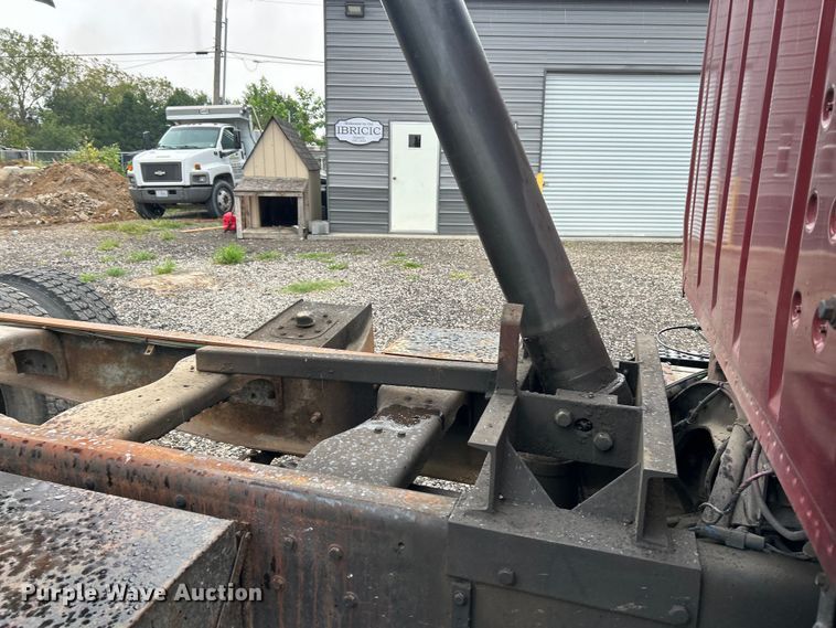 image for item EK3051 1997 Ford LT9000 dump truck