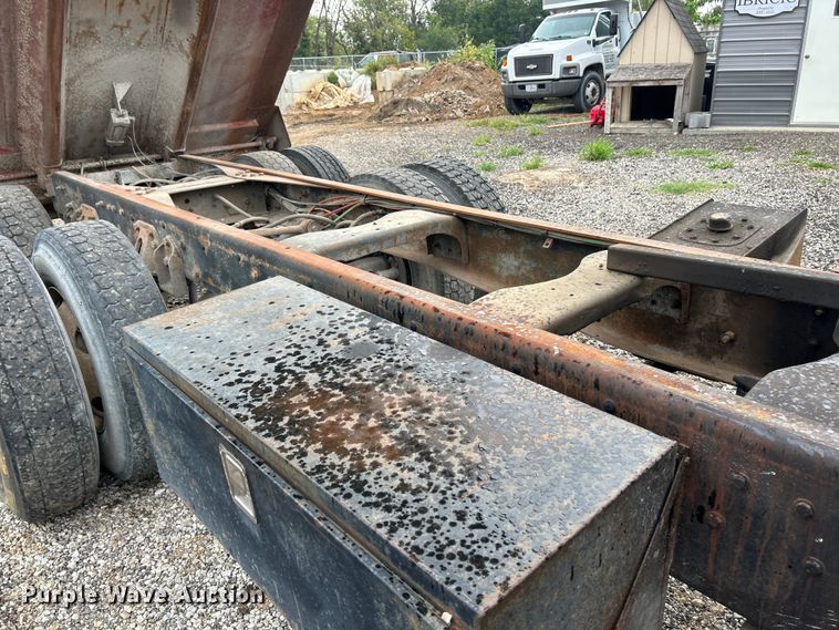 image for item EK3051 1997 Ford LT9000 dump truck