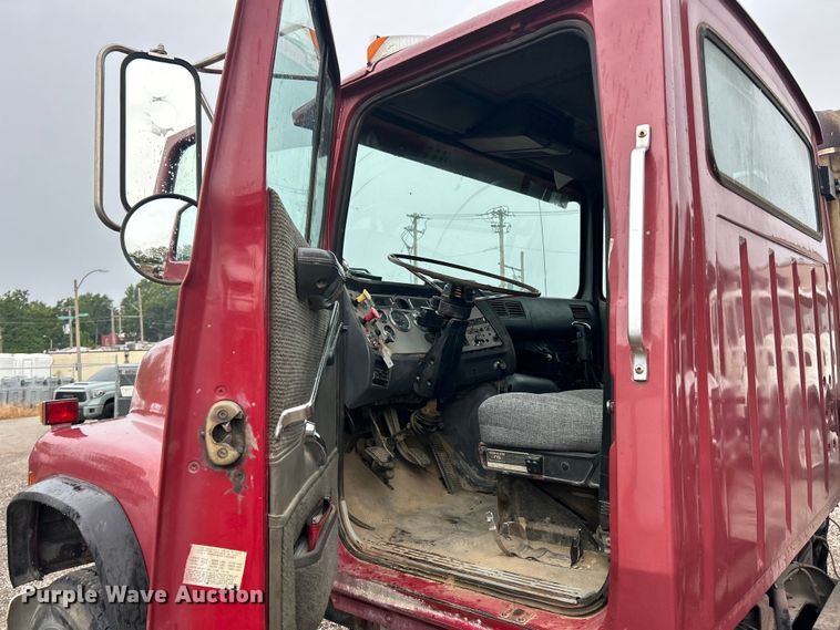 image for item EK3051 1997 Ford LT9000 dump truck