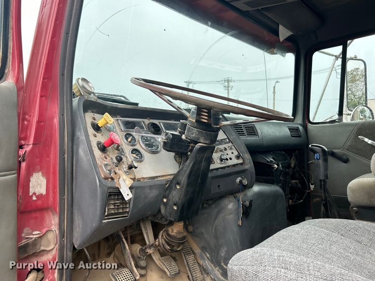 image for item EK3051 1997 Ford LT9000 dump truck