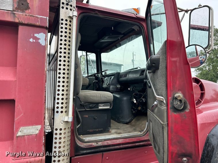 image for item EK3051 1997 Ford LT9000 dump truck