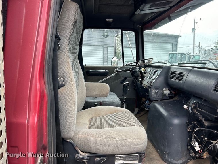 image for item EK3051 1997 Ford LT9000 dump truck