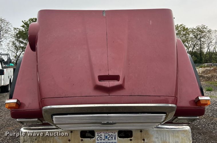 image for item EK3051 1997 Ford LT9000 dump truck