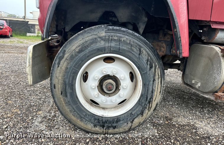 image for item EK3051 1997 Ford LT9000 dump truck