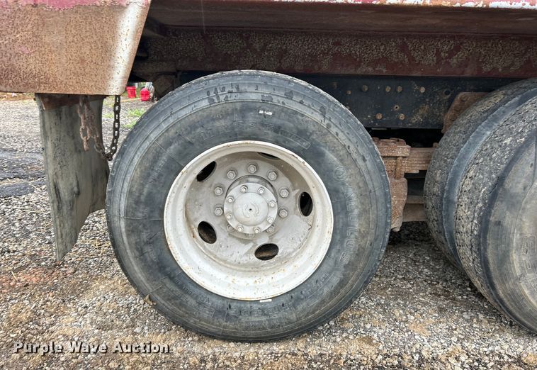 image for item EK3051 1997 Ford LT9000 dump truck