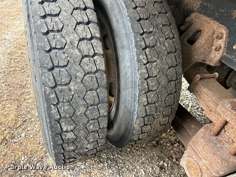 image for item EK3051 1997 Ford LT9000 dump truck