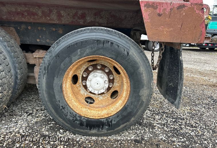 image for item EK3051 1997 Ford LT9000 dump truck