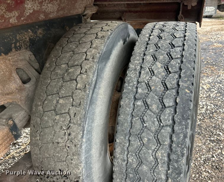 image for item EK3051 1997 Ford LT9000 dump truck