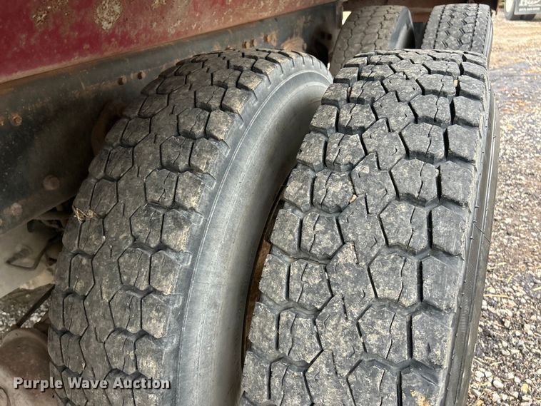 image for item EK3051 1997 Ford LT9000 dump truck