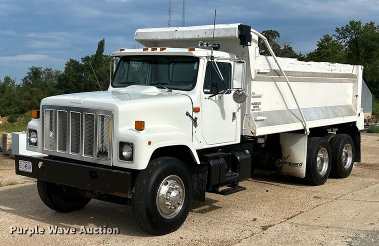 image for item EK3052 1999 International  2574 dump truck