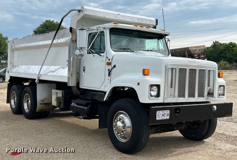 image for item EK3052 1999 International  2574 dump truck