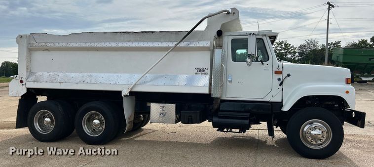 image for item EK3052 1999 International  2574 dump truck