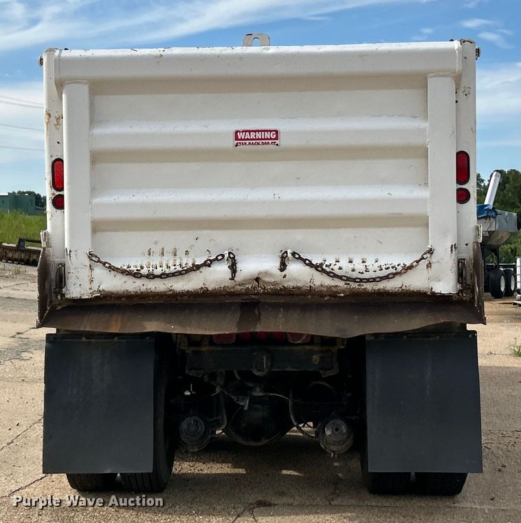 image for item EK3052 1999 International  2574 dump truck