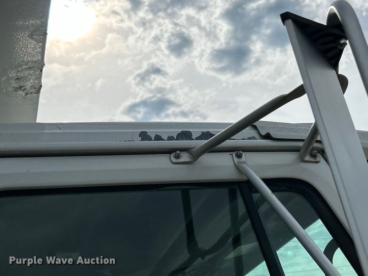 image for item EK3052 1999 International  2574 dump truck