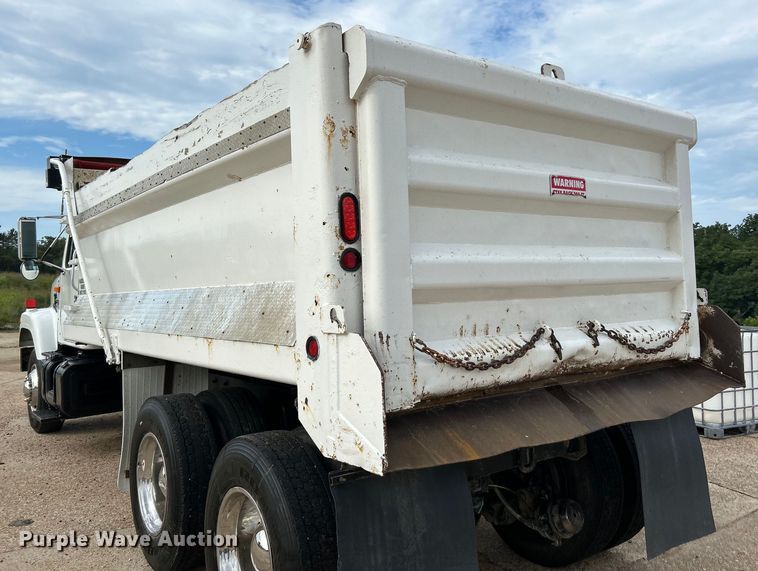 image for item EK3052 1999 International  2574 dump truck