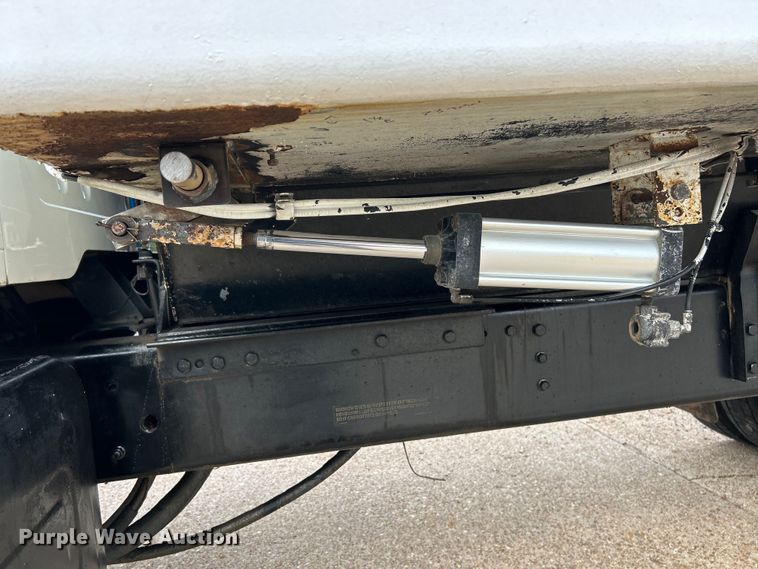 image for item EK3052 1999 International  2574 dump truck