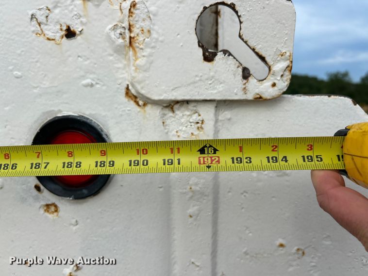 image for item EK3052 1999 International  2574 dump truck