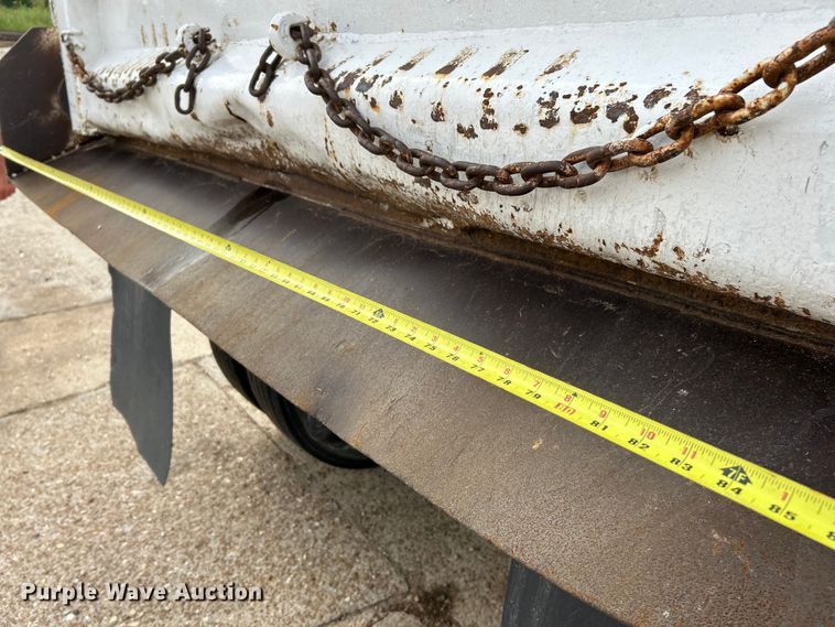 image for item EK3052 1999 International  2574 dump truck